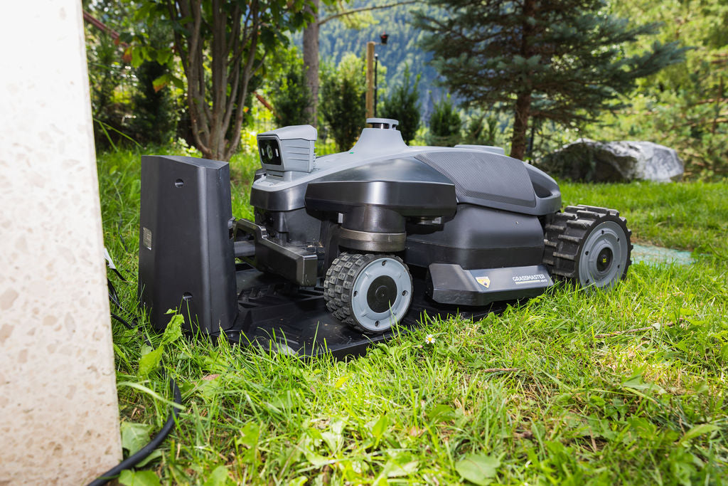 RoboUP Rhino Pro AWD (5.000m²)