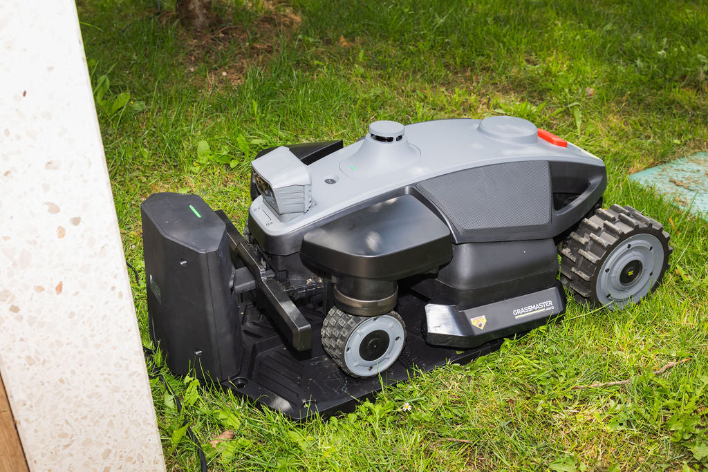 RoboUP Rhino Pro AWD (5.000m²)