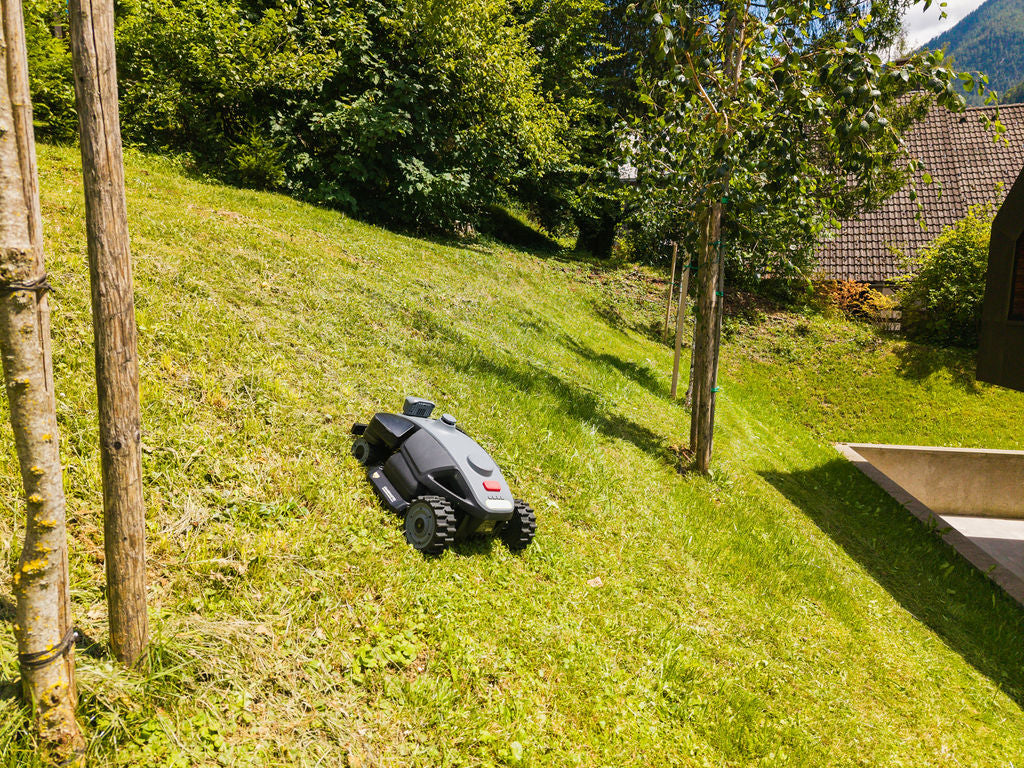 RoboUP Rhino Pro AWD (5.000m²)