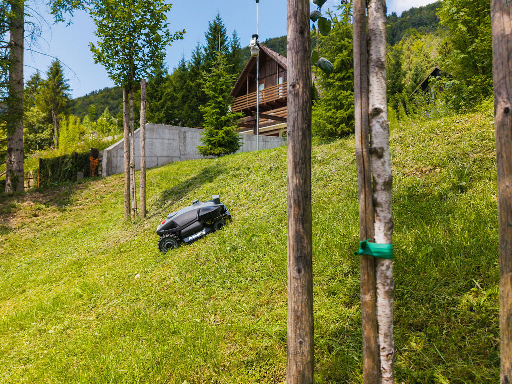 RoboUP Rhino Pro AWD (5.000m²)