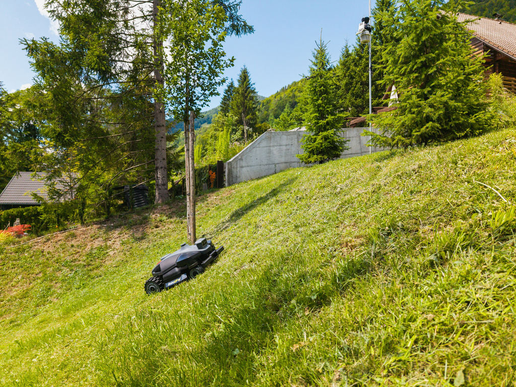 RoboUP Rhino Pro AWD (5.000m²)