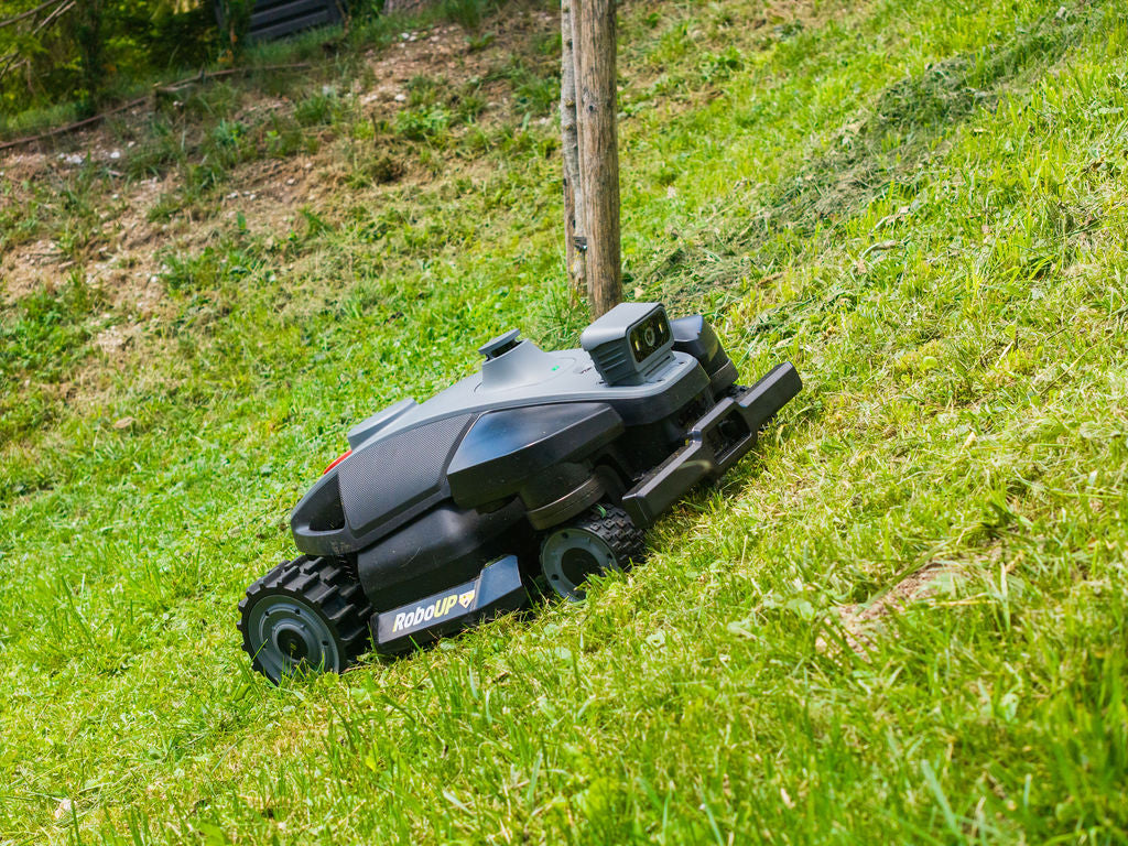 RoboUP Rhino Pro AWD (5.000m²)