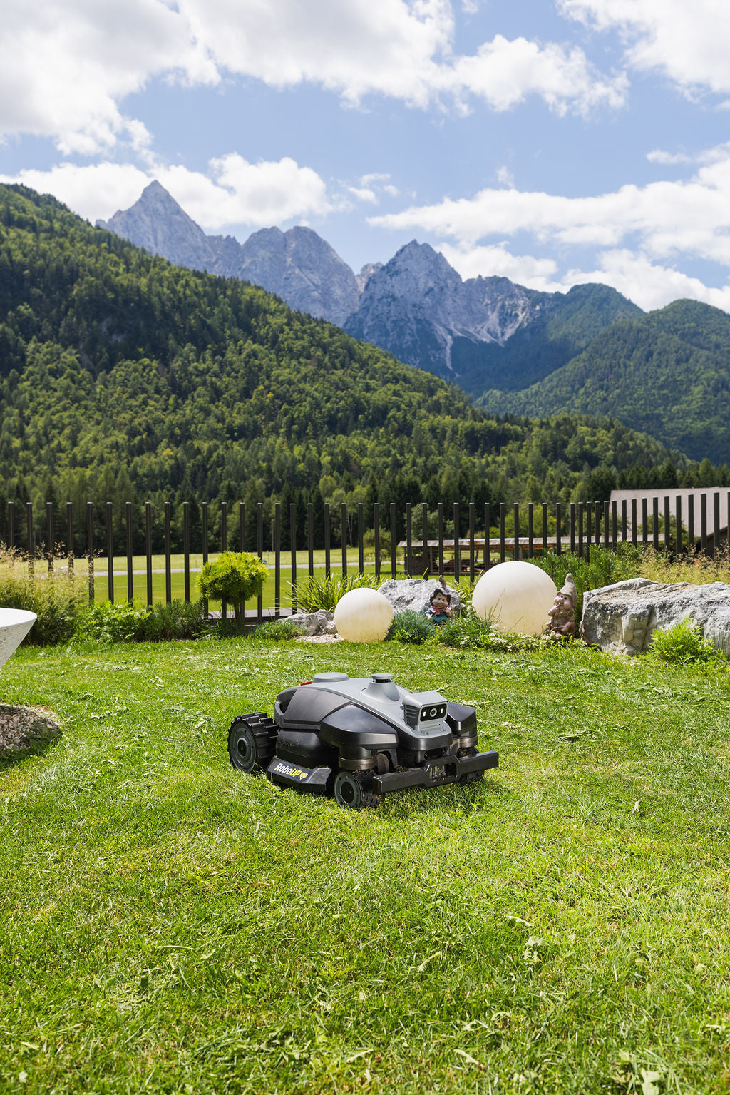 RoboUP Rhino Pro AWD (5.000m²)