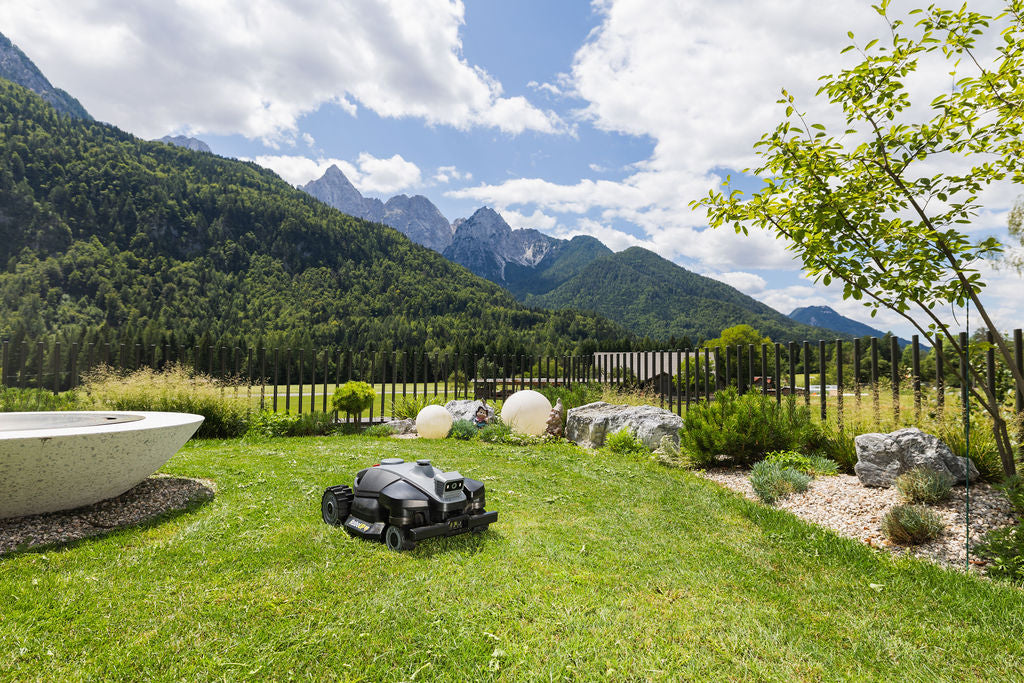 RoboUP Rhino Pro AWD (5.000m²)