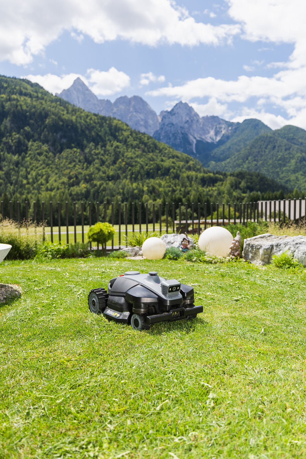 RoboUP Rhino Pro AWD (5.000m²)