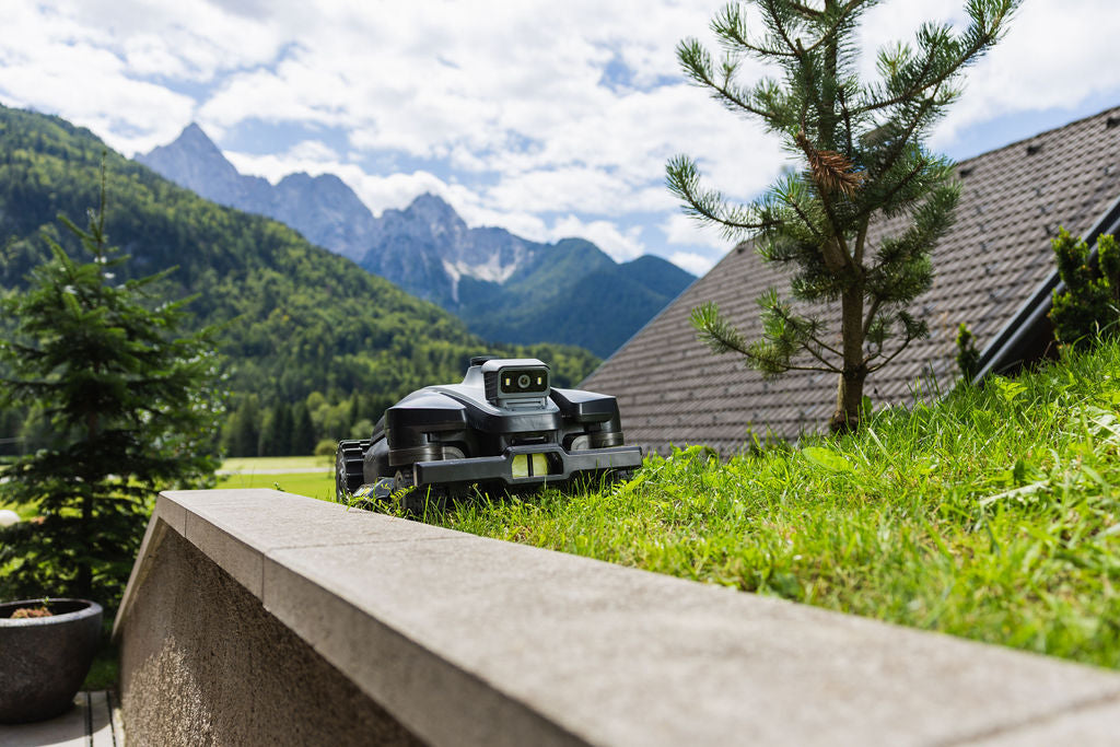 RoboUP Rhino Pro AWD (5.000m²)