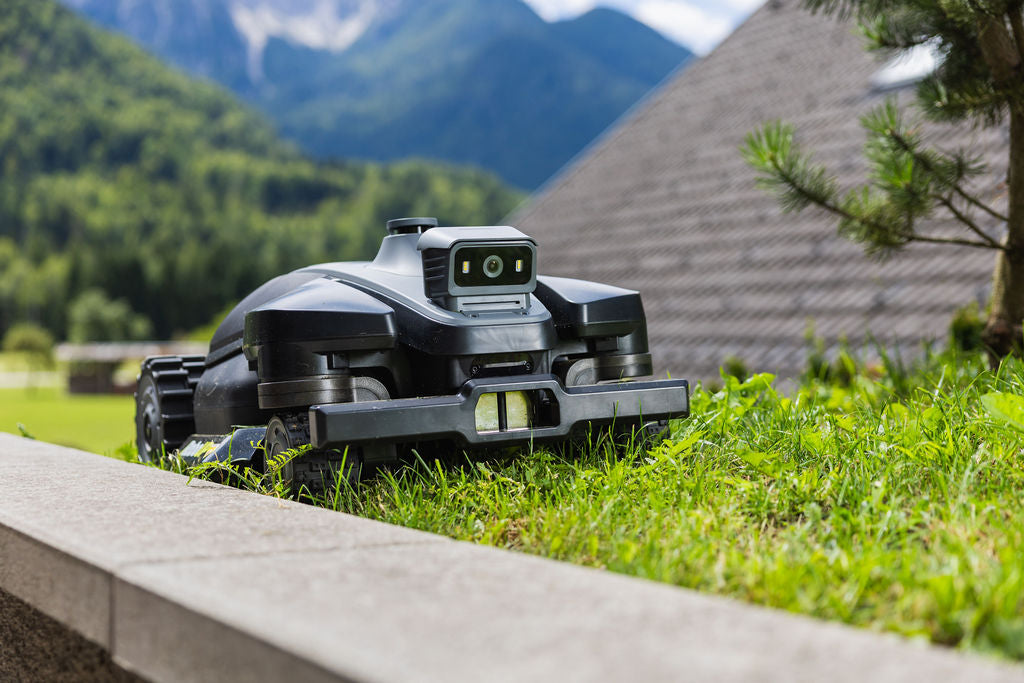 RoboUP Rhino Pro AWD (5.000m²)