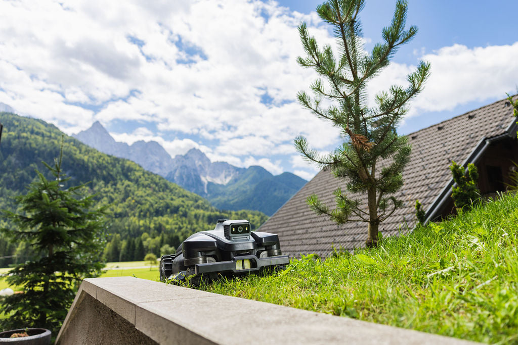 RoboUP Rhino Pro AWD (5.000m²)