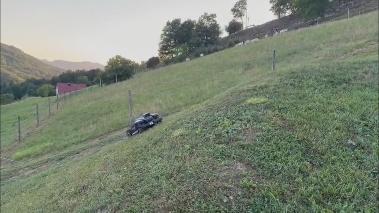 RoboUP Rhino Pro AWD (5.000m²)